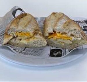 Bocadillo de Pollo con Queso y Huevo