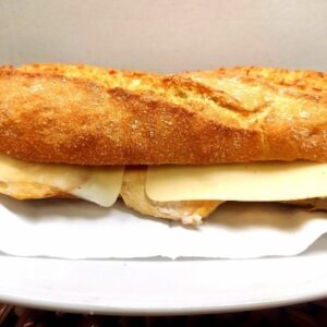 Bocadillo de Pollo con Queso